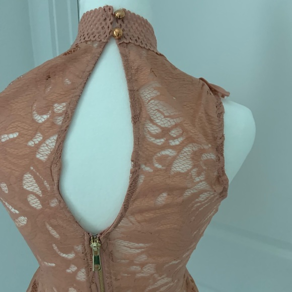 NWOT. Chicseek Apricot Lace Top Size S - Picture 3 of 3